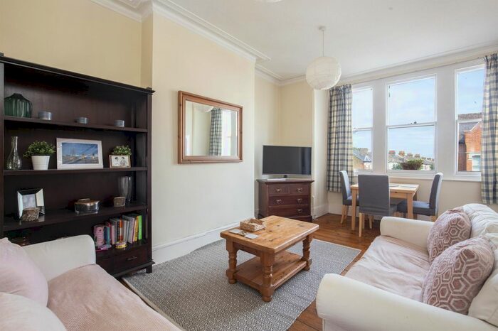 2 Bedroom Property To Rent In Ritherdon Road, Balham, SW17