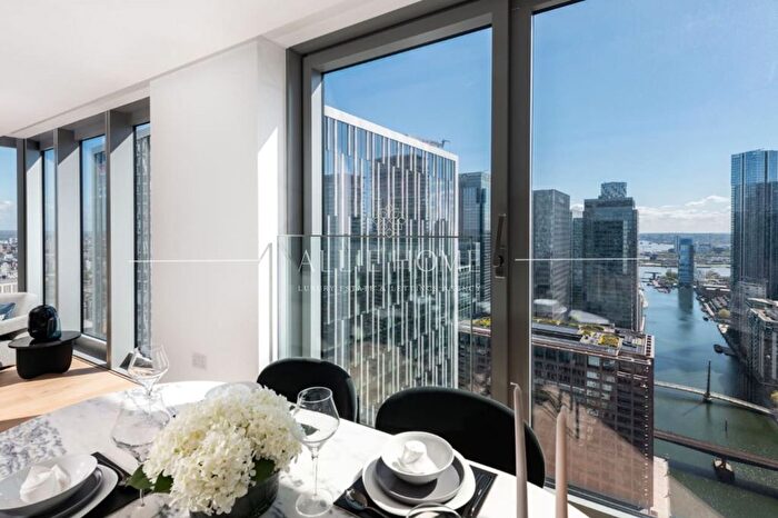2 Bedroom Flat For Sale In Canary Wharf, London, E14