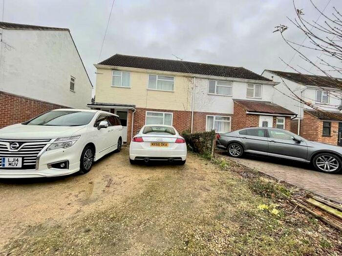 4 Bedroom Semi-Detached House To Rent In Kidlington, Oxfordshire, OX5