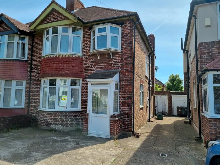 3 Bedroom Semi-Detached House To Rent In Boundaries Road, Feltham, TW13