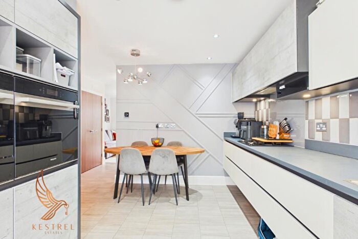 3 Bedroom Semi-detached House For Sale In Battle Grove, Pontefract, WF8