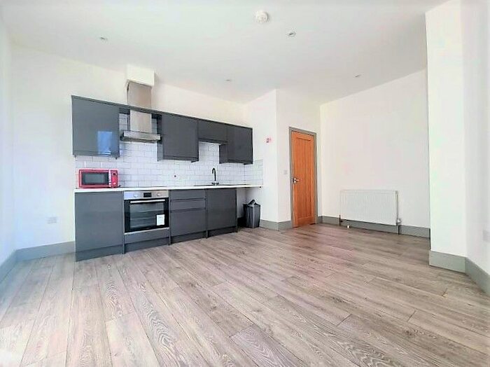 2 Bedroom Flat To Rent In St. Johns Road, Tunbridge Wells, Kent. TN4