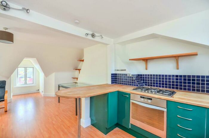1 Bedroom Flat To Rent In Glengarry Road, East Dulwich, London, SE22