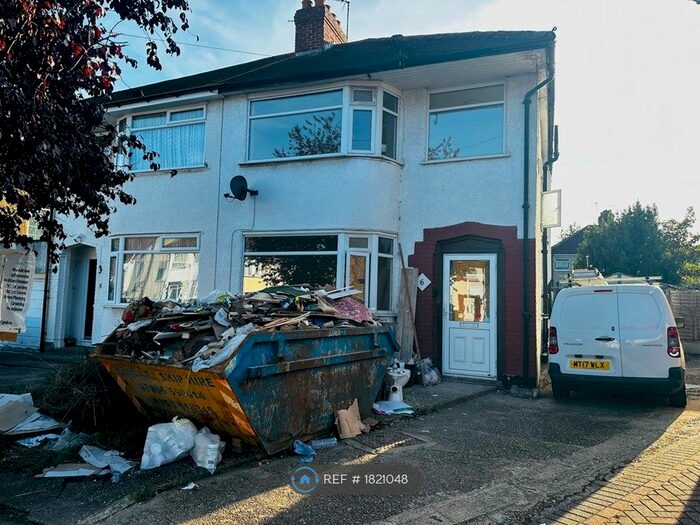 4 Bedroom Semi-Detached House To Rent In Lytton Close, Northolt, UB5