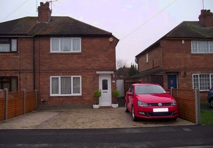 3 Bedroom House To Rent In Kent Avenue, Slough, SL1