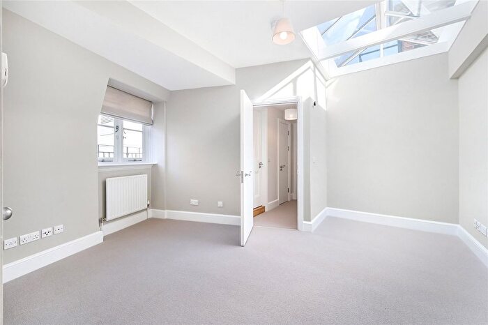 1 Bedroom Flat To Rent In Wellesley House, Sloane Square, SW1W