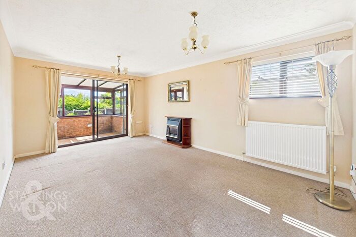 2 Bedroom Detached Bungalow For Sale In Fletcher Way, Acle, Norwich, NR13