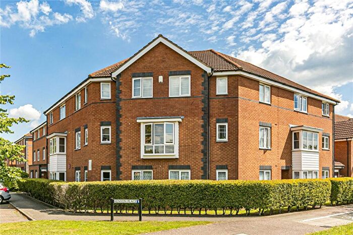 2 Bedroom Flat For Sale In Sir John Newsom Way, Welwyn Garden City, AL7