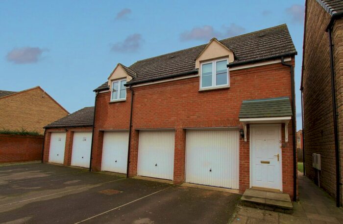 2 Bedroom Flat To Rent In Sir Henry Jake Close, Banbury, Oxon, OX16
