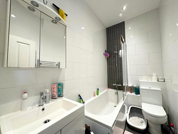 2 Bedroom Apartment To Rent In Avenue Mews, Muswell Hill, N10