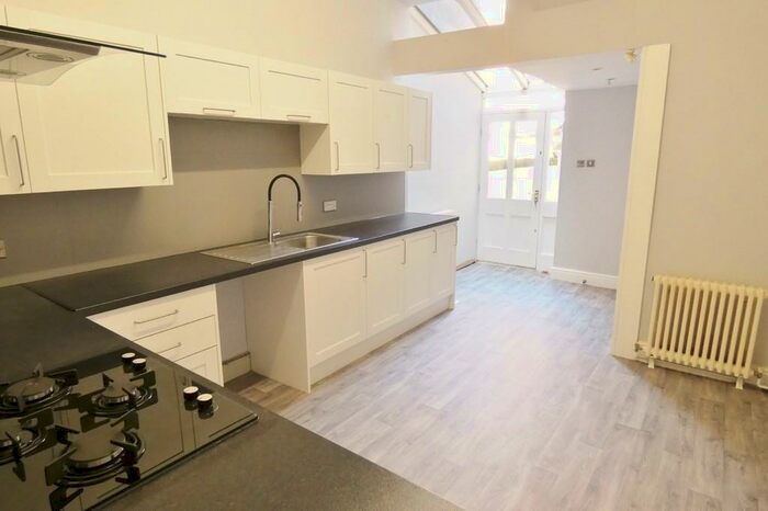 3 Bedroom Town House To Rent In Regent Street, Preston, PR1