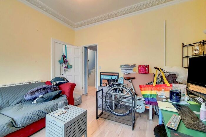 1 Bedroom Flat To Rent In Corrance Road, Brixton, London, SW2