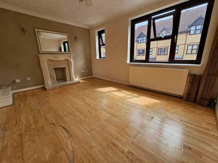 3 Bedroom Flat To Rent In Balham, SW12