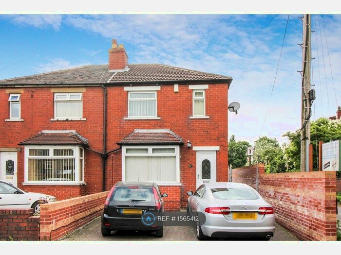 3 Bedroom Semi-Detached House To Rent In Cemetery Road, Heckmondwike, WF16