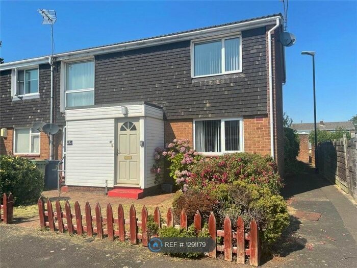 2 Bedroom Flat To Rent In Burnway, Washington, NE37