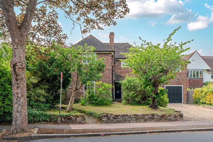 5 Bedroom Detached House For Sale In Scotts Lane, Bromley, Kent, BR2