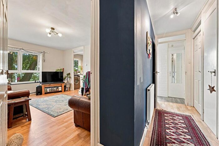 2 Bedroom Flat For Sale In Two Mile Hill Road, Rosemount Court Two Mile Hill Road, BS15