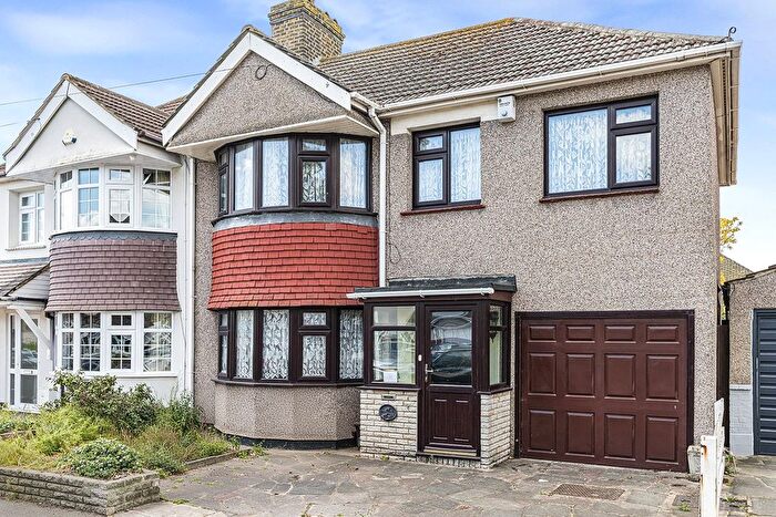 4 Bedroom Semi Detached House For Sale In Gipsy Road, Welling, Kent, DA16