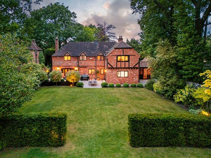 5 Bedroom Property For Sale In Roundabout Lane, Winnersh, RG41