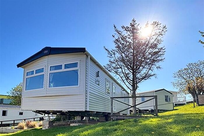 2 Bedroom Park Home For Sale In Newquay, TR8