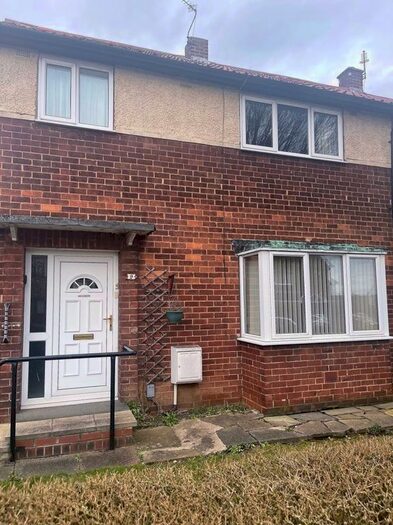 3 Bedroom Property To Rent In Fewston Avenue, Wakefield WF1