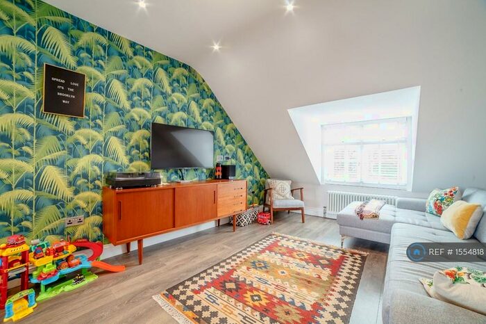 3 Bedroom Flat To Rent In Glenmore Apartments, London, SE19