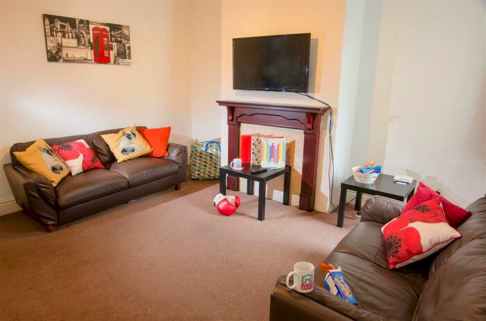 3 Bedroom Private Hall To Rent In Bridge Road, Lancaster, LA1