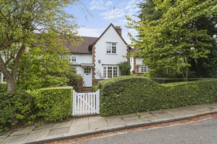 3 Bedroom Flat To Rent In Denman Drive North, Hampstead Garden Suburb, NW1