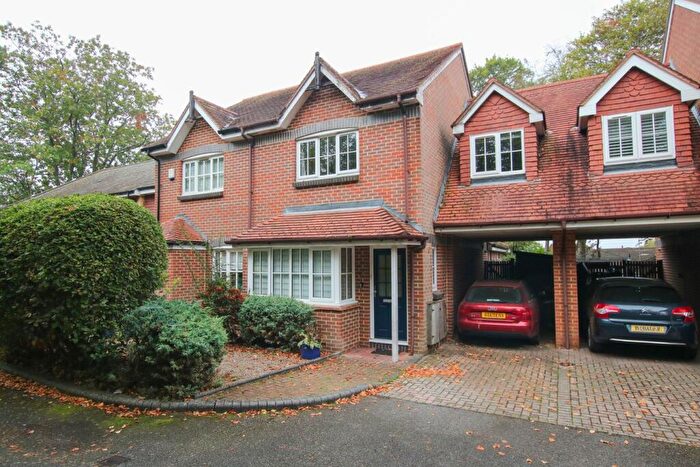 3 Bedroom Terraced House For Sale In Poppy Place, Wokingham, RG40