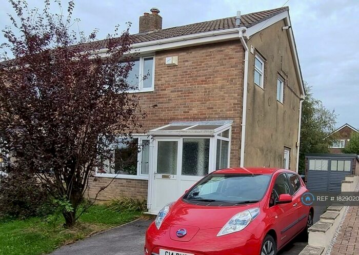 3 Bedroom Semi-Detached House To Rent In Manor Gardens, Bradford, BD13