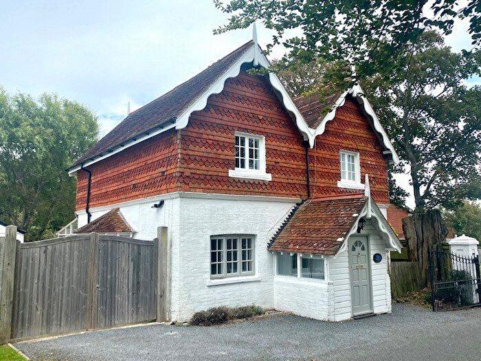 3 Bedroom Detached House To Rent In West Hill Park, Fareham, Hampshire, PO14