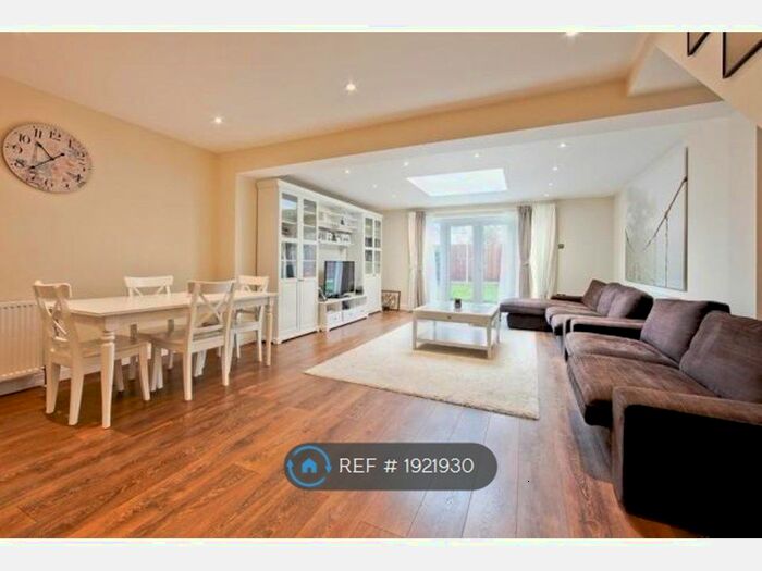 4 Bedroom Terraced House To Rent In Salem Place, Croydon, CR0