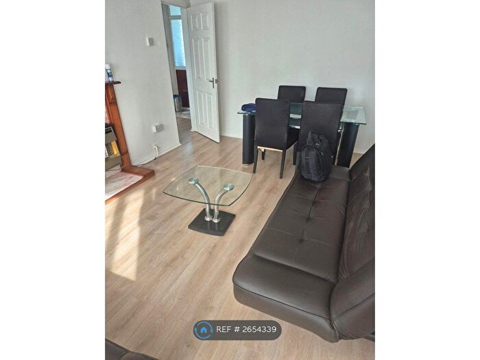 2 Bedroom Flat To Rent In Dundas House, London, E2