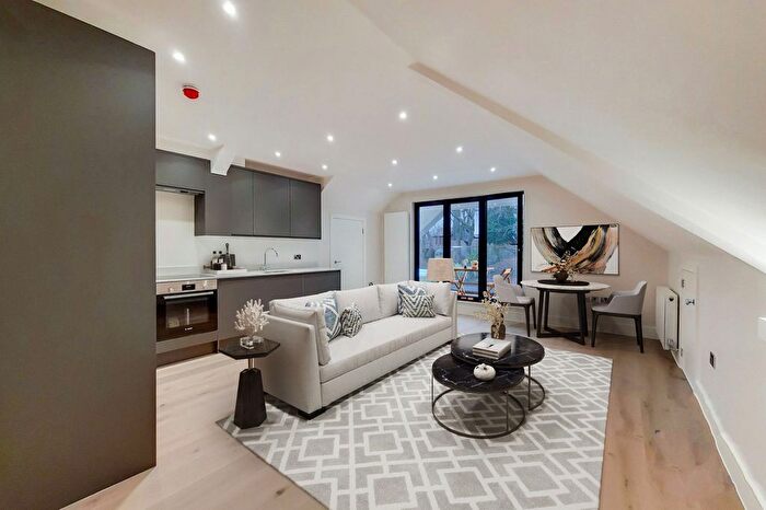 2 Bedroom Flat For Sale In Woodcote Valley Road, Grace Heights, CR8