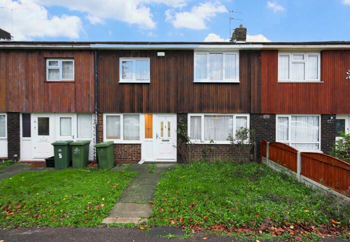 3 Bedroom Terraced House To Rent In Byfletts, Basildon, SS16