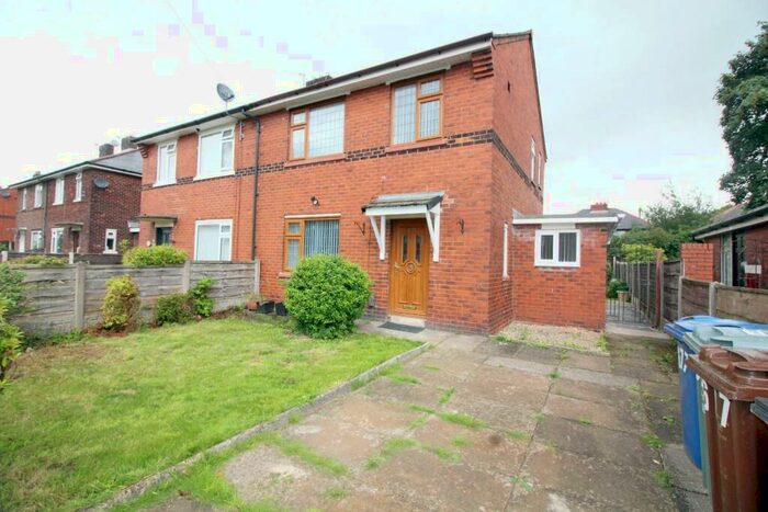 3 Bedroom Semi-Detached House To Rent In Whitefield Road, Bury, BL9