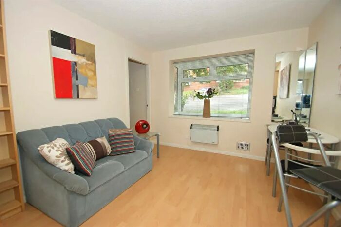 1 Bedroom Flat To Rent In Belle Vue Court, Leeds, LS3