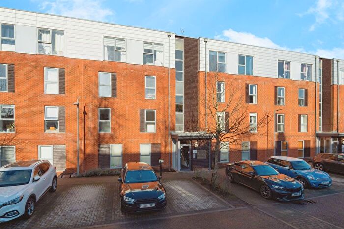 2 Bedroom Flat For Sale In Medway Drive, Tunbridge Wells, TN1