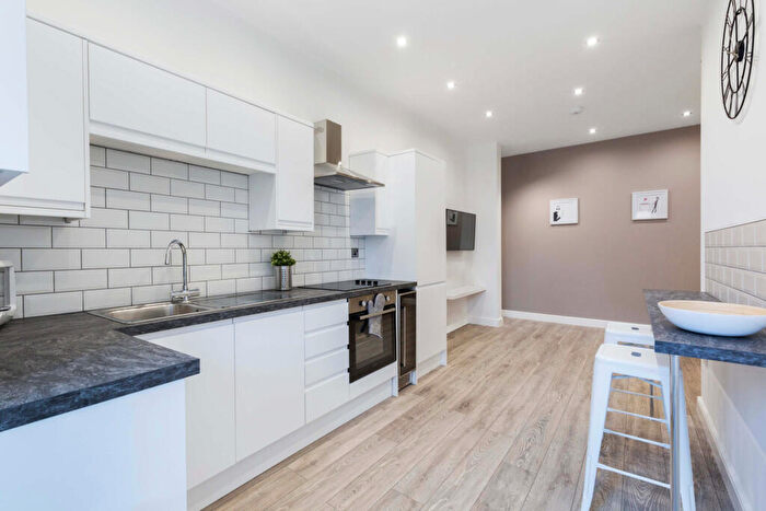 4 Bedroom House To Rent In Woodsley Rd, Leeds, LS2