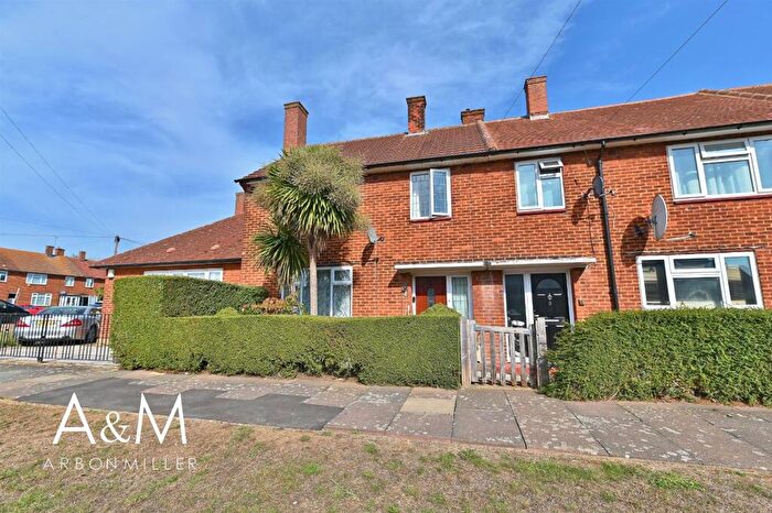 3 Bedroom End Of Terrace House For Sale In Manford Cross, Chigwell, IG7