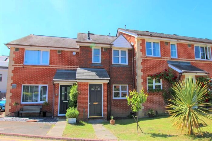 2 Bedroom Property To Rent In Springfield Road, Guildford, GU1