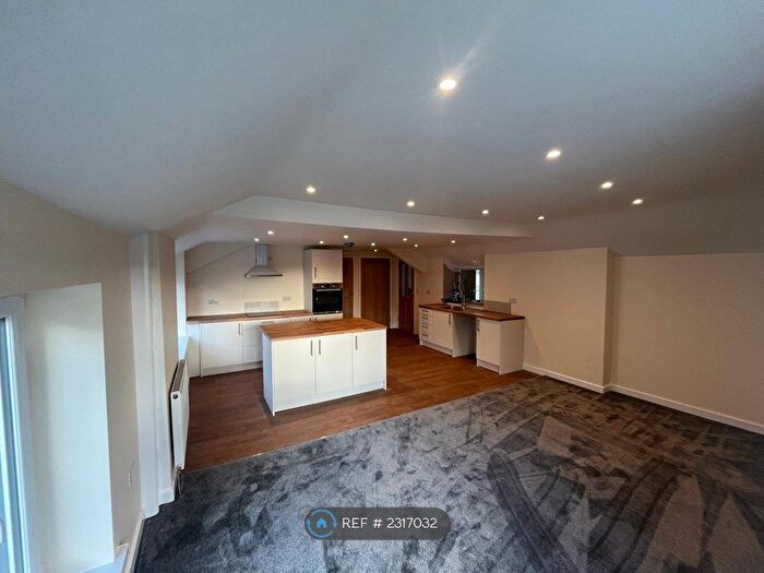 3 Bedroom Flat To Rent In Musbury Road, Axminster, EX13