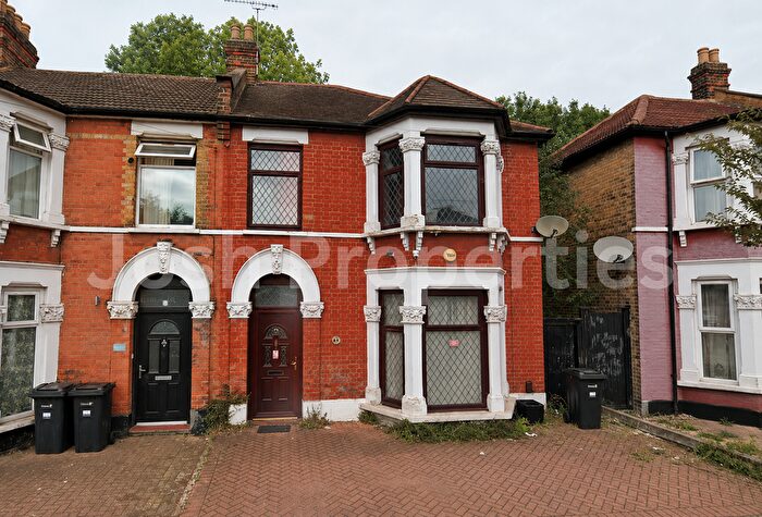 3 Bedroom Terraced House To Rent In Northbrook Road, Ilford, IG1