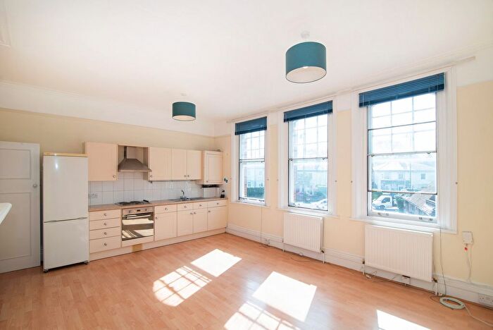 1 Bedroom Flat To Rent In The Green, Twickenham, TW2