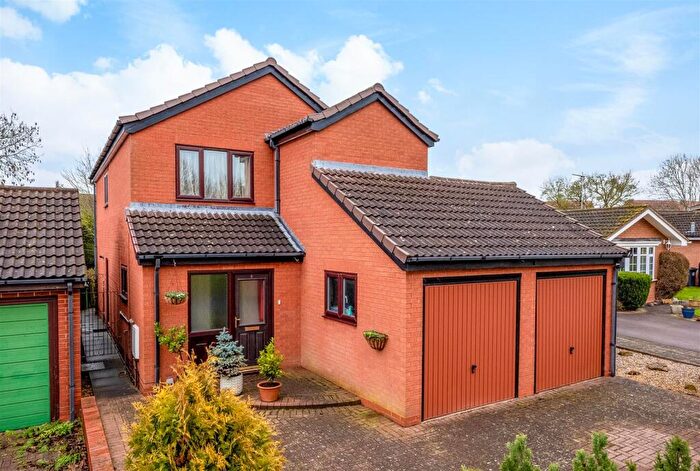 4 Bedroom Detached House For Sale In Redhill Close, Wellesbourne, CV35