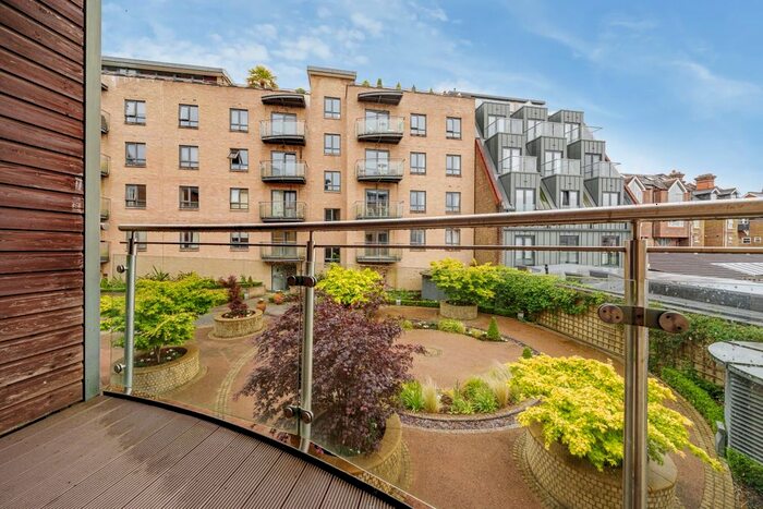 3 Bedroom Flat To Rent In Trinity Gate, Epsom Road, Guildford, GU1