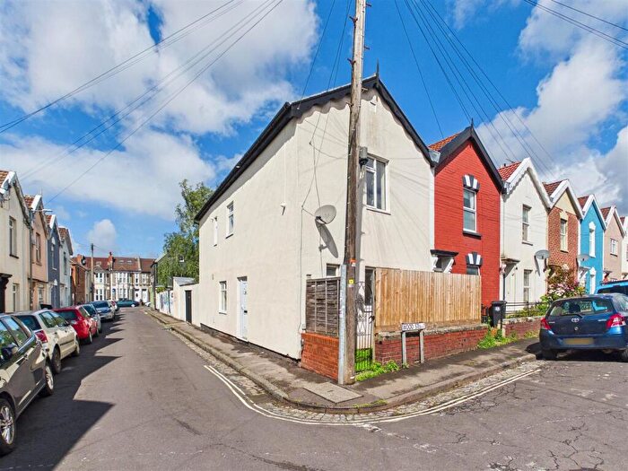 3 Bedroom End Of Terrace House For Sale In Wood Street, Easton, Bristol, BS5