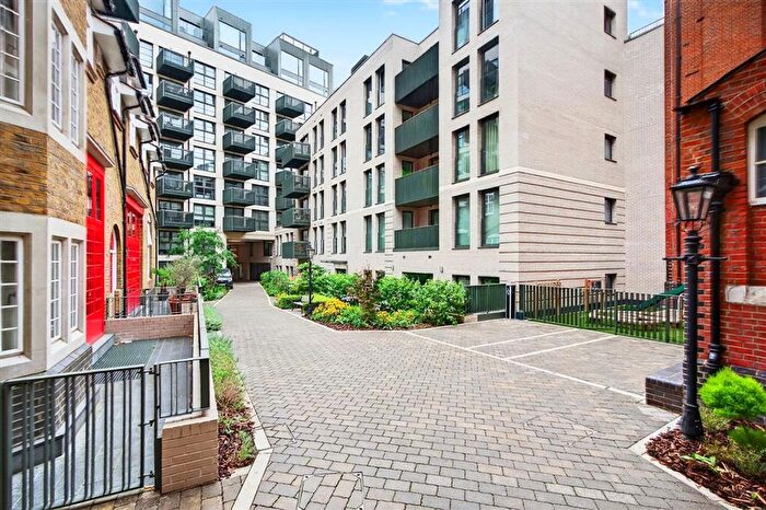2 Bedroom Flat To Rent In Brigade Mews, London Bridge, SE1