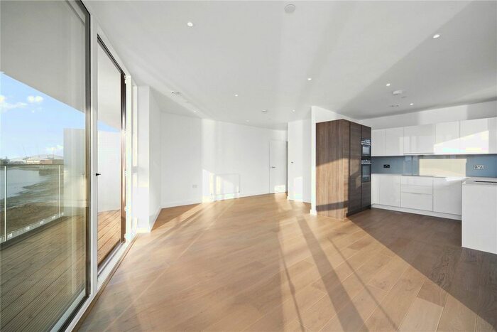 3 Bedroom Flat To Rent In River Gardens Walk, Greenwich, SE10