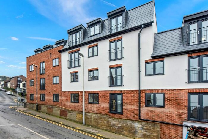 1 Bedroom Flat To Rent In Luton Road, Harnam Court, ME4